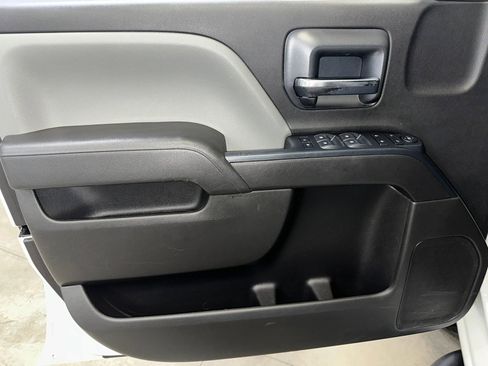 Used 2018 Chevrolet Silverado 1500 Custom w/ Custom Value Package image 3