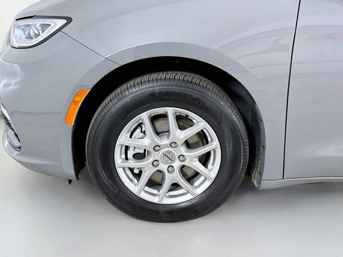 Used 2025 Chrysler Pacifica Select FWD image 35