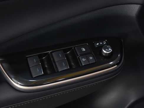 Used 2024 Toyota Crown Limited image 21