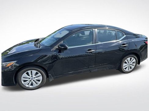 Used 2025 Nissan Sentra S FWD image 2