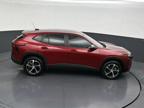 Used 2025 Chevrolet Trax RS FWD image 20