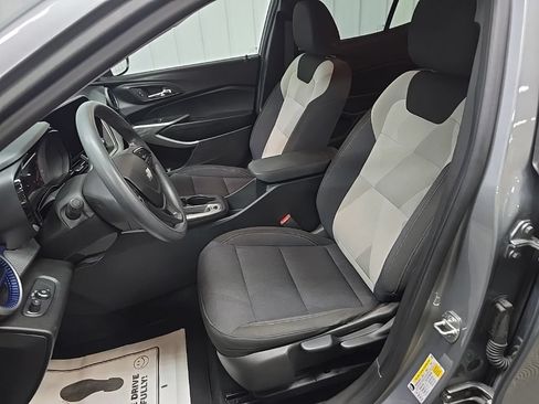 Used 2024 Chevrolet Trax LS w/ LS Convenience Package FWD image 31