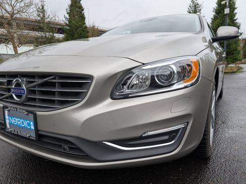Used 2015 Volvo V60 T5 Platinum image 23