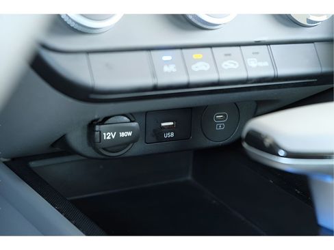 Used 2025 Hyundai Elantra SE FWD image 19
