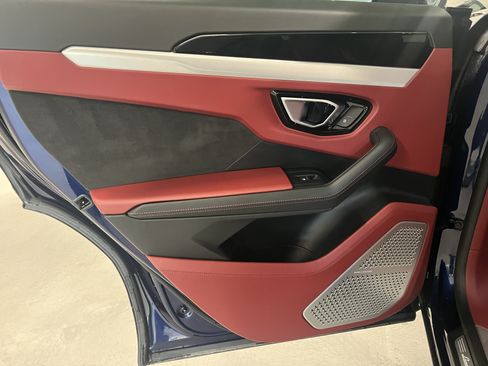 Used 2019 Lamborghini Urus AWD/4WD image 9