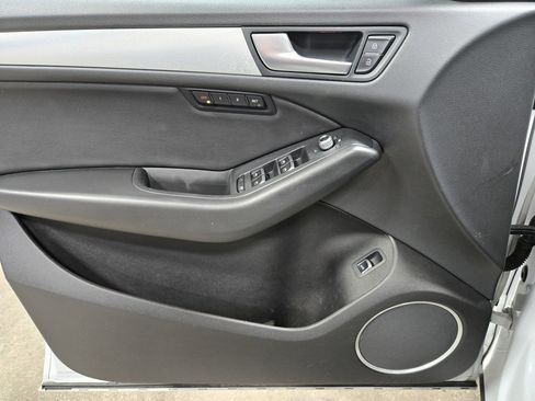 Used 2017 Audi Q5 2.0T Premium Plus w/ Technology Package image 8