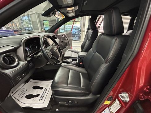 Used 2016 Toyota RAV4 SE image 54