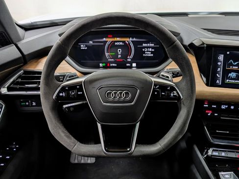 Used 2022 Audi e-tron GT Premium Plus image 32