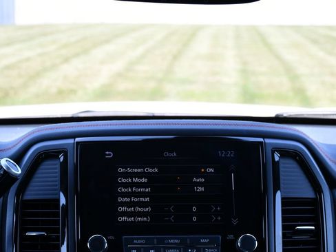 Used 2021 Nissan Titan PRO-4X w/ Pro-4x Convenience Package AWD/4WD image 24