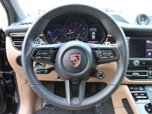 Certified 2025 Porsche Macan image 20