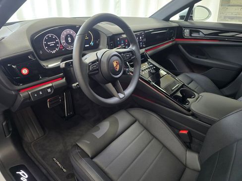 New 2025 Porsche Panamera 4 image 4