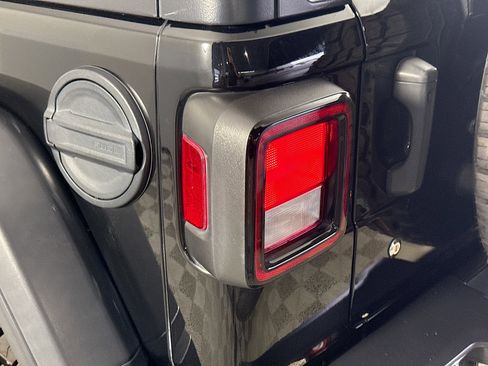 Used 2020 Jeep Wrangler Unlimited Rubicon w/ Dual Top Group image 36