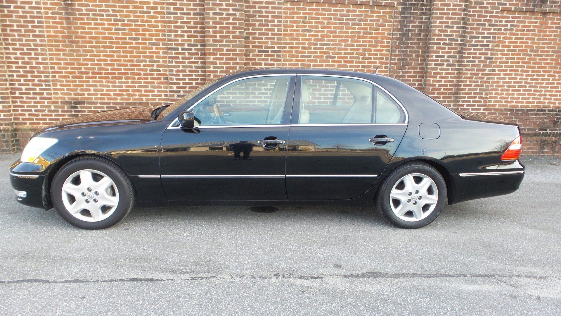 Used 2004 Lexus LS 430 RWD image 1