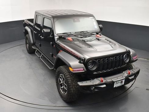Used 2024 Jeep Gladiator Rubicon w/ Technology Group AWD/4WD image 16
