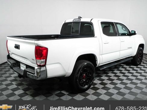Used 2017 Toyota Tacoma SR5 w/ Tow Package AWD/4WD image 3