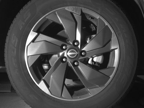 Used 2025 Nissan Rogue SV AWD/4WD image 13