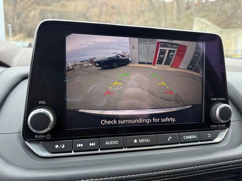 Used 2023 Nissan Rogue SV image 21