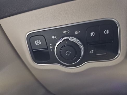 Certified 2025 Mercedes-Benz GLA 250 image 27