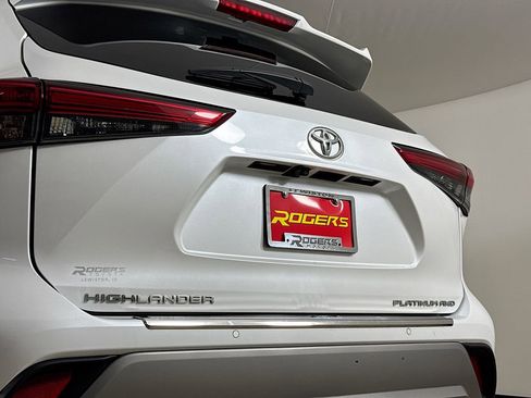 Used 2022 Toyota Highlander Platinum image 28