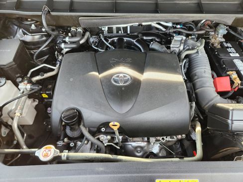 Used 2020 Toyota Highlander XLE image 38