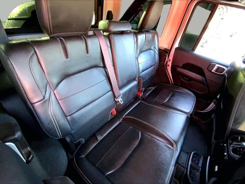 Used 2022 Jeep Wrangler Unlimited Sahara w/ Cold Weather Group AWD/4WD image 19