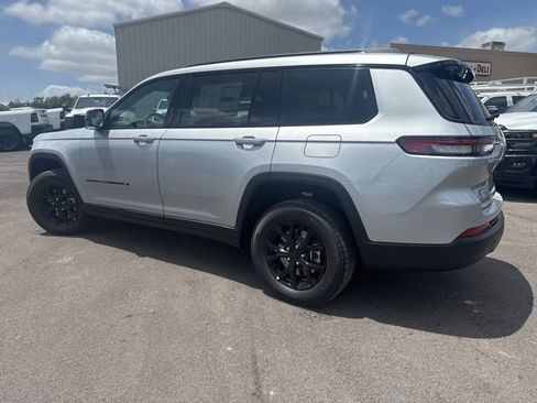 New 2025 Jeep Grand Cherokee L Laredo image 11