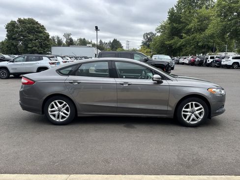 Used 2013 Ford Fusion SE FWD image 5