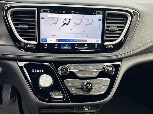 New 2026 Chrysler Pacifica Select FWD image 21