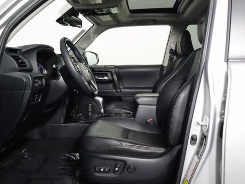 Used 2021 Toyota 4Runner TRD Off-Road Premium w/ Moonroof Package AWD/4WD image 10