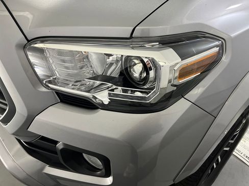 Used 2020 Toyota Tacoma TRD Sport w/ TRD Premium Sport Package AWD/4WD image 35