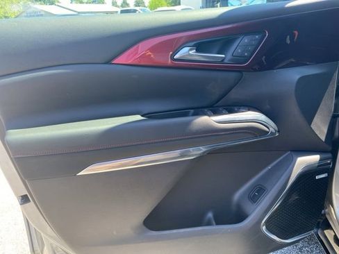 Used 2024 Chevrolet Traverse RS AWD/4WD image 14