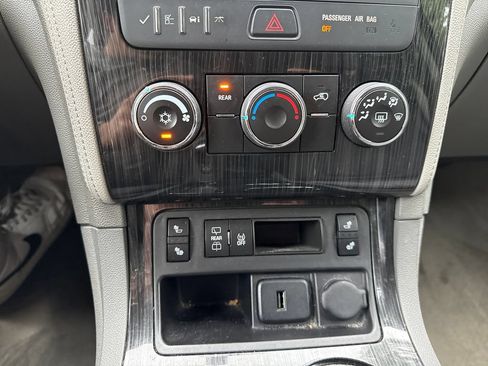 Used 2015 Chevrolet Traverse LT FWD image 19