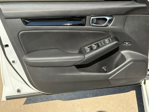 Used 2022 Honda Civic Touring image 10