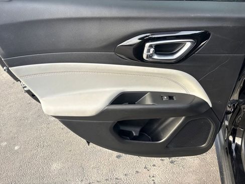 Certified 2022 Jeep Compass Limited image 28