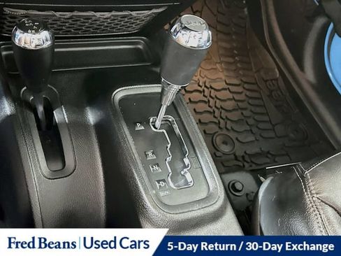 Used 2017 Jeep Wrangler Unlimited Sahara AWD/4WD image 21