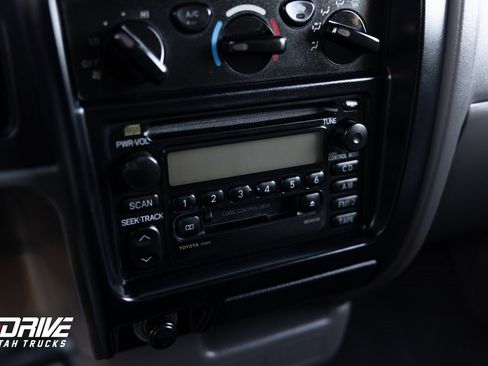 Used 2004 Toyota Tacoma 4x4 Xtracab V6 image 23