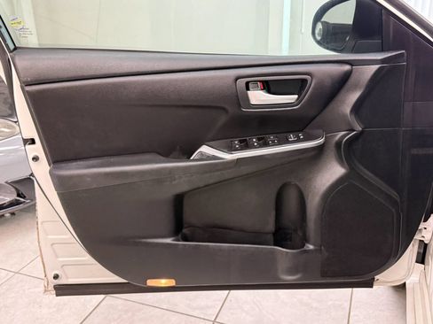 Used 2017 Toyota Camry SE FWD image 16
