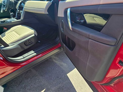 Used 2023 Land Rover Discovery Sport SE image 10