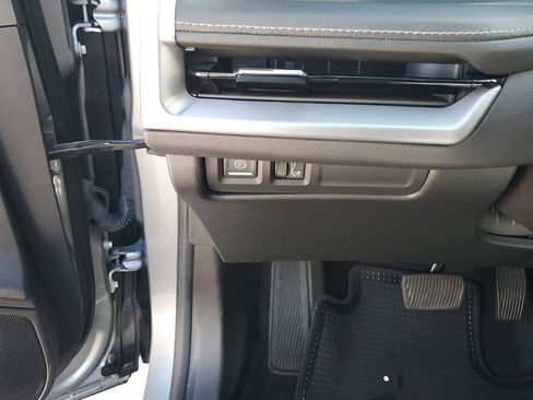 Used 2024 Cadillac XT4 Premium Luxury image 32