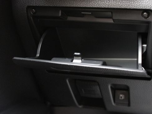 Used 2023 Toyota Highlander Platinum AWD/4WD image 30