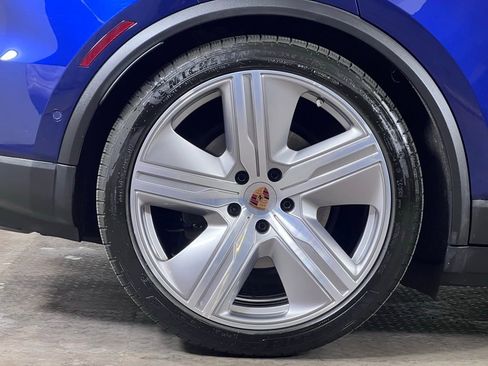 Certified 2024 Porsche Macan 4 Electric image 12