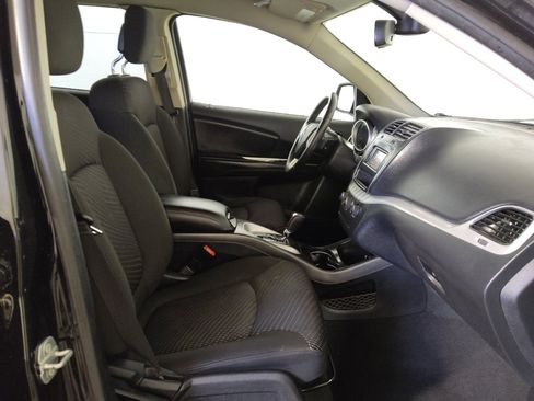 Used 2019 Dodge Journey SE w/ Connectivity Group FWD image 21
