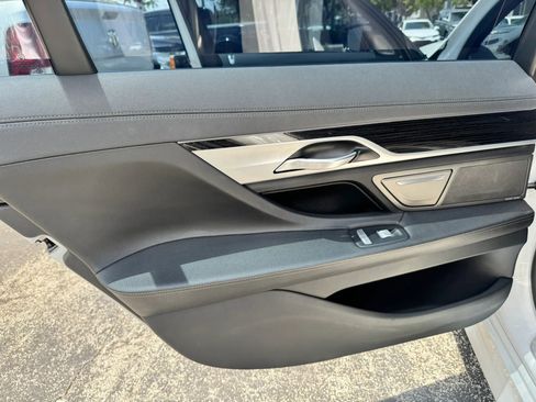 Used 2019 BMW 740i w/ M Sport Package RWD image 40