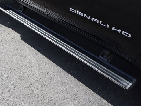 Used 2025 GMC Sierra 2500 Denali Ultimate image 10