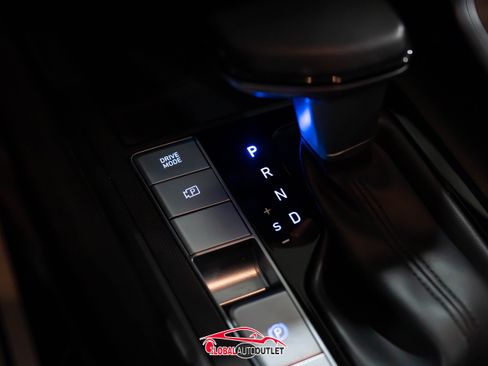 Used 2025 Hyundai Elantra SEL image 32