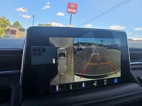 Used 2022 Chevrolet Tahoe Z71 w/ Luxury Package image 25