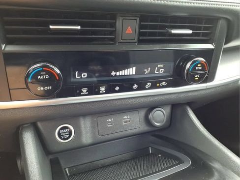 Used 2023 Nissan Rogue SV AWD/4WD image 21