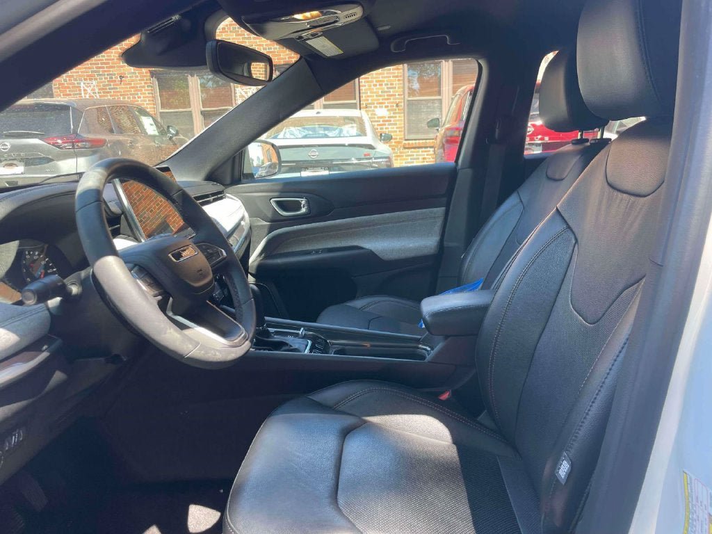 Used 2023 Jeep Compass Latitude AWD/4WD image 15