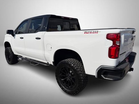 Used 2025 Chevrolet Silverado 1500 LT Trail Boss w/ Convenience Package II image 4