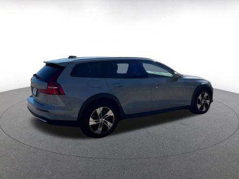 Used 2025 Volvo V60 B5 Cross Country Plus image 12